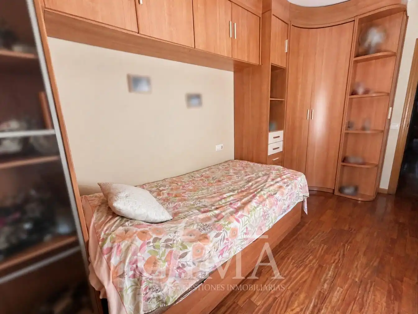 Habitación de Casa adosada en venta en Tomelloso con Calefacción, Trastero y Amueblado