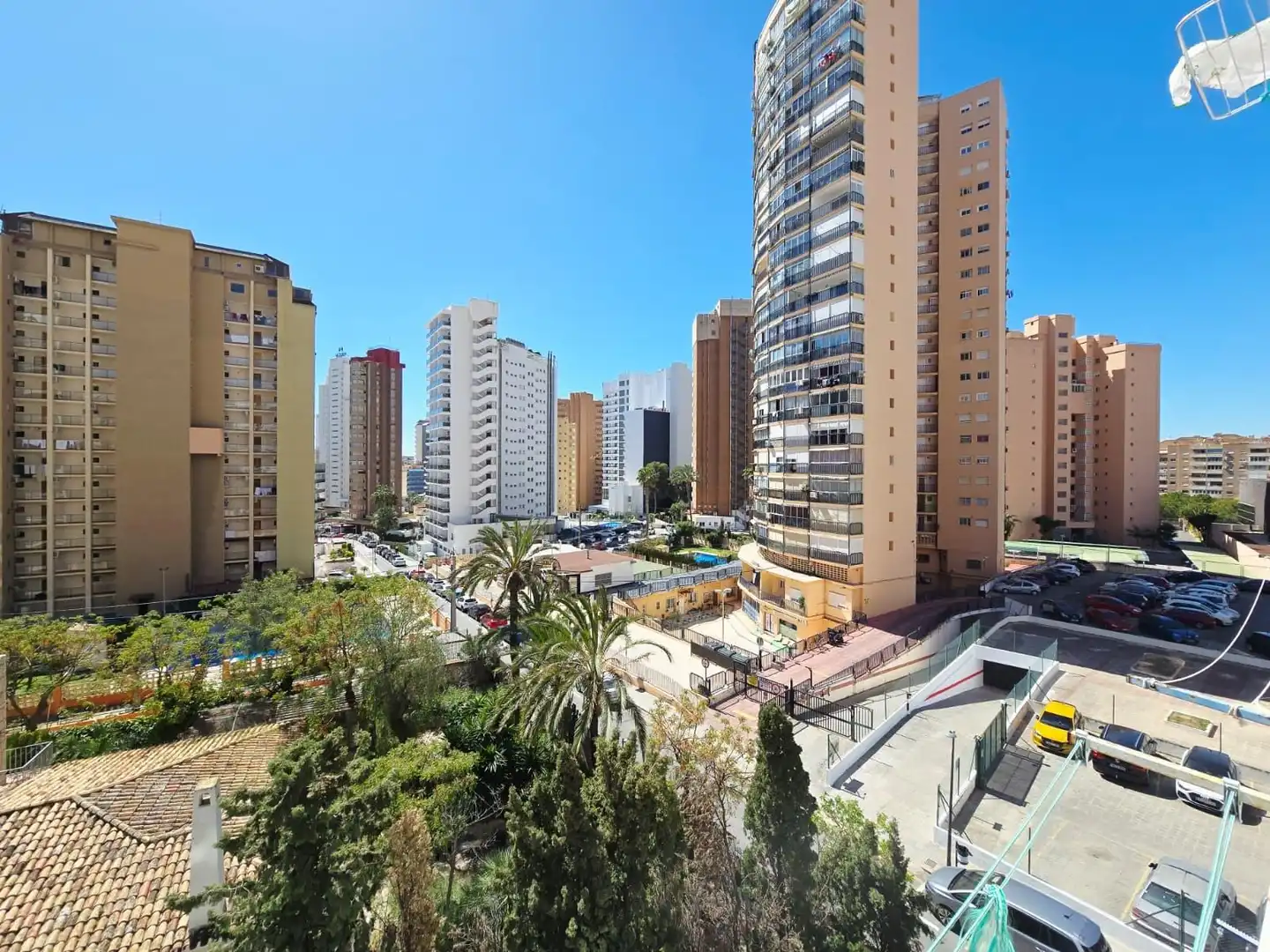 Vista exterior de Apartament en venda en Benidorm amb Aire condicionat, Moblat i Piscina comunitària