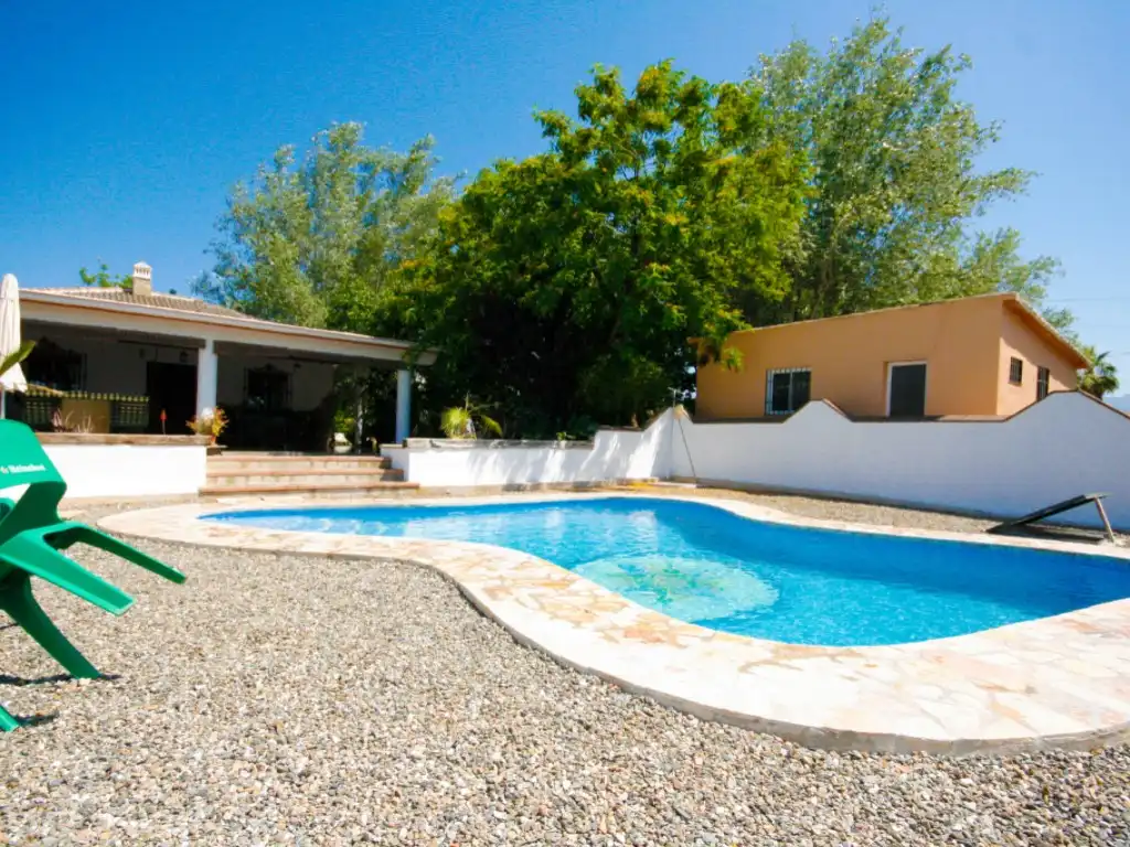 Piscina de Finca rústica de alquiler en Coín