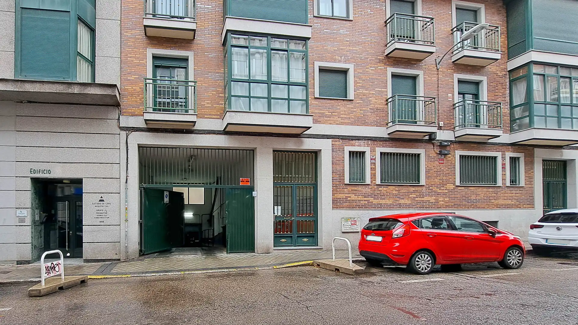 Exterior view of Garage for sale in  Madrid Capital