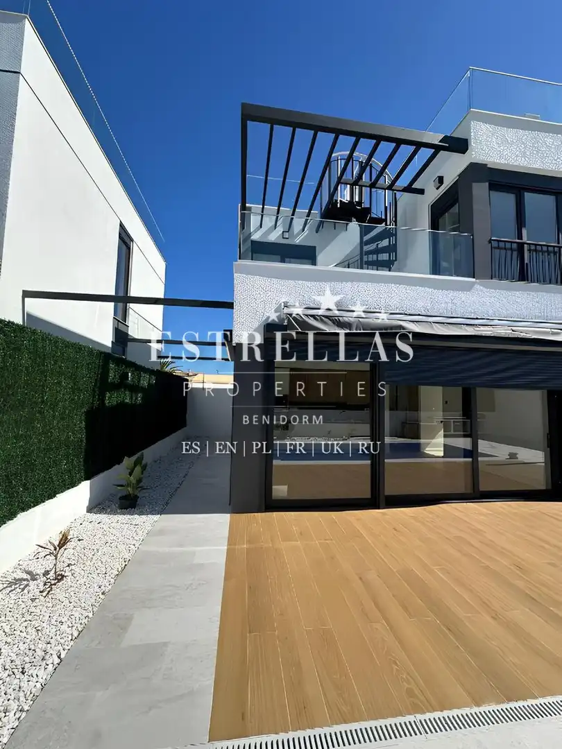 Vista exterior de Casa o chalet en venta en La Nucia con Aire acondicionado, Calefacción y Jardín privado