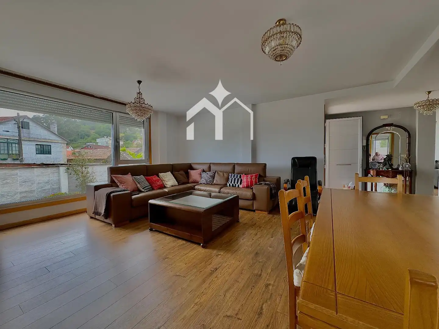 Sala d'estar de Casa o xalet en venda en Cangas  amb Calefacció, Parquet i Terrassa
