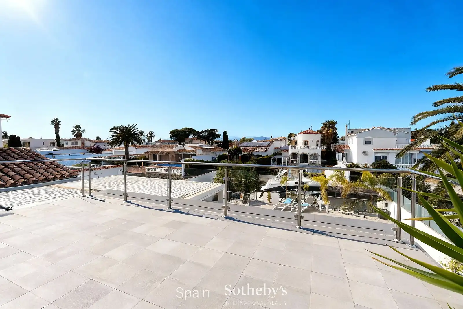 Terrassa de Casa adosada en venda en Empuriabrava amb Aire condicionat, Calefacció i Jardí privat