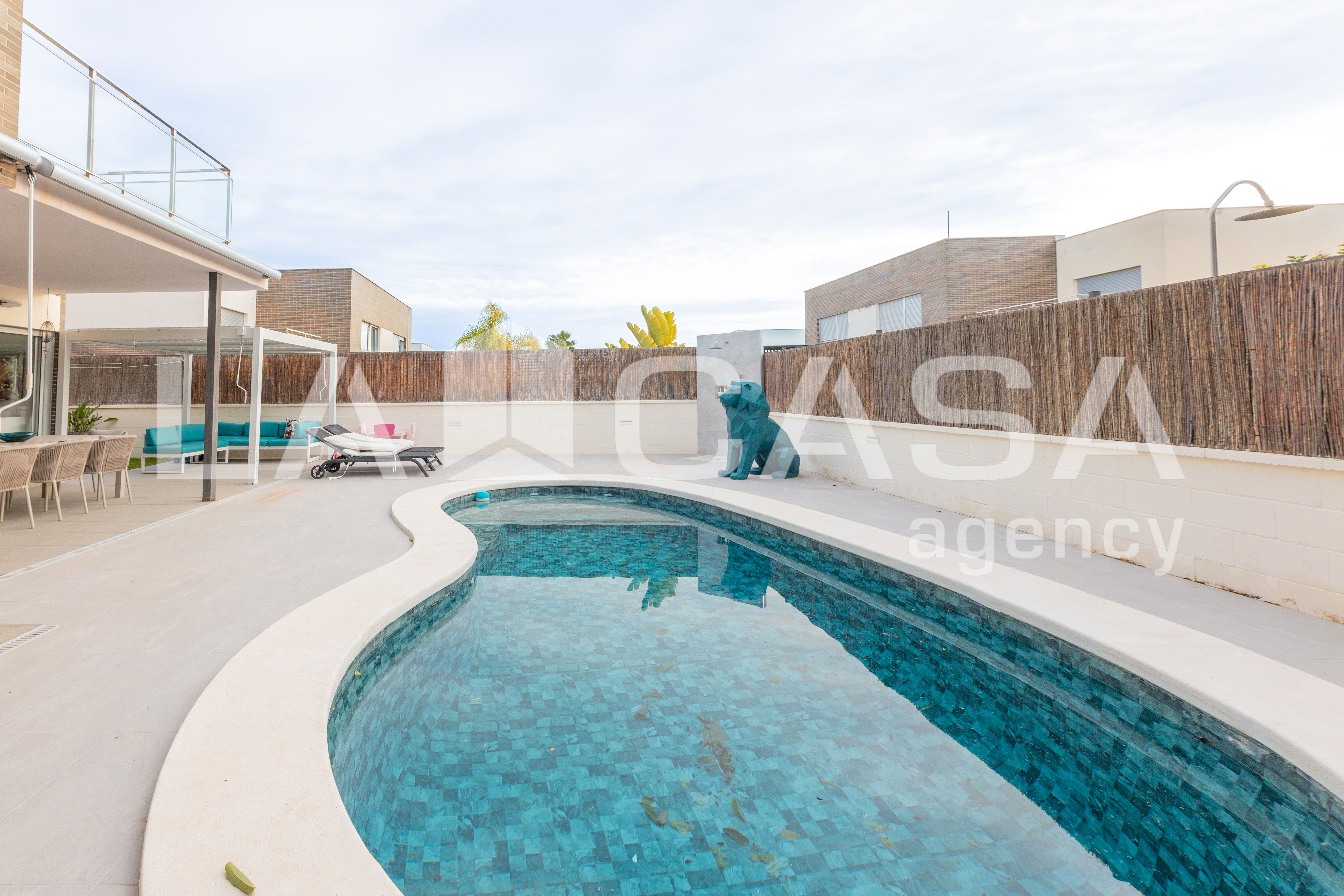 Swimming pool of Single-family semi-detached for sale in Chiva  with Heating and Terrace