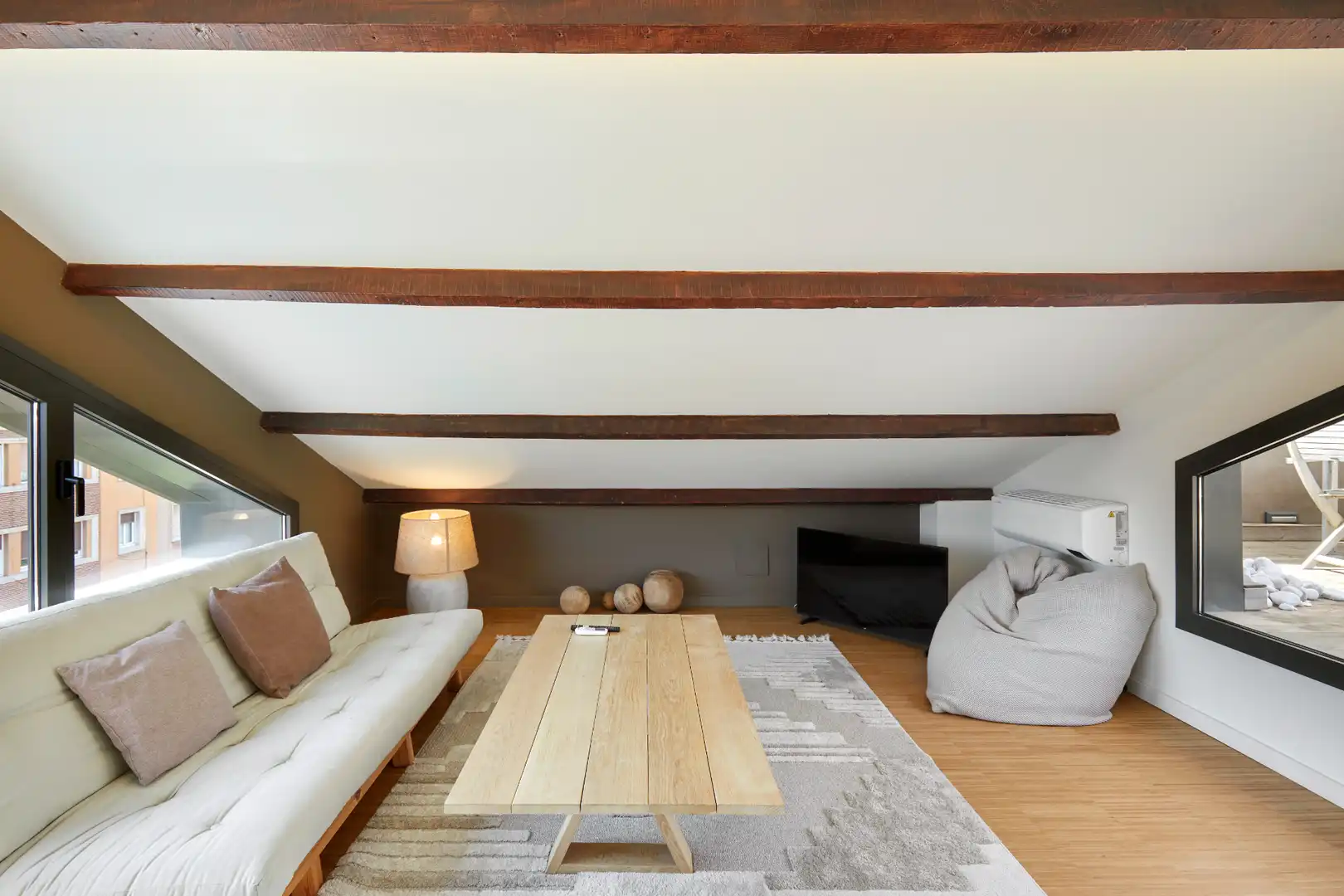 Sala de estar de Dúplex en venta en Barcelona con Aire acondicionado, Calefacción y Parquet