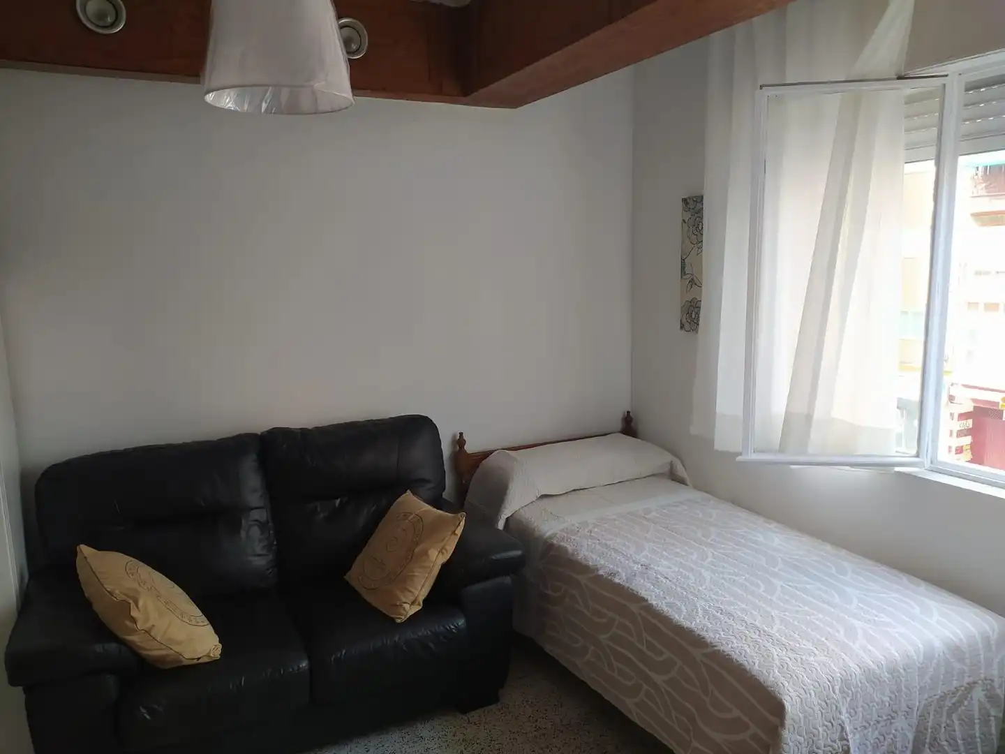 Sala de estar de Estudio de alquiler en Granada con Amueblado
