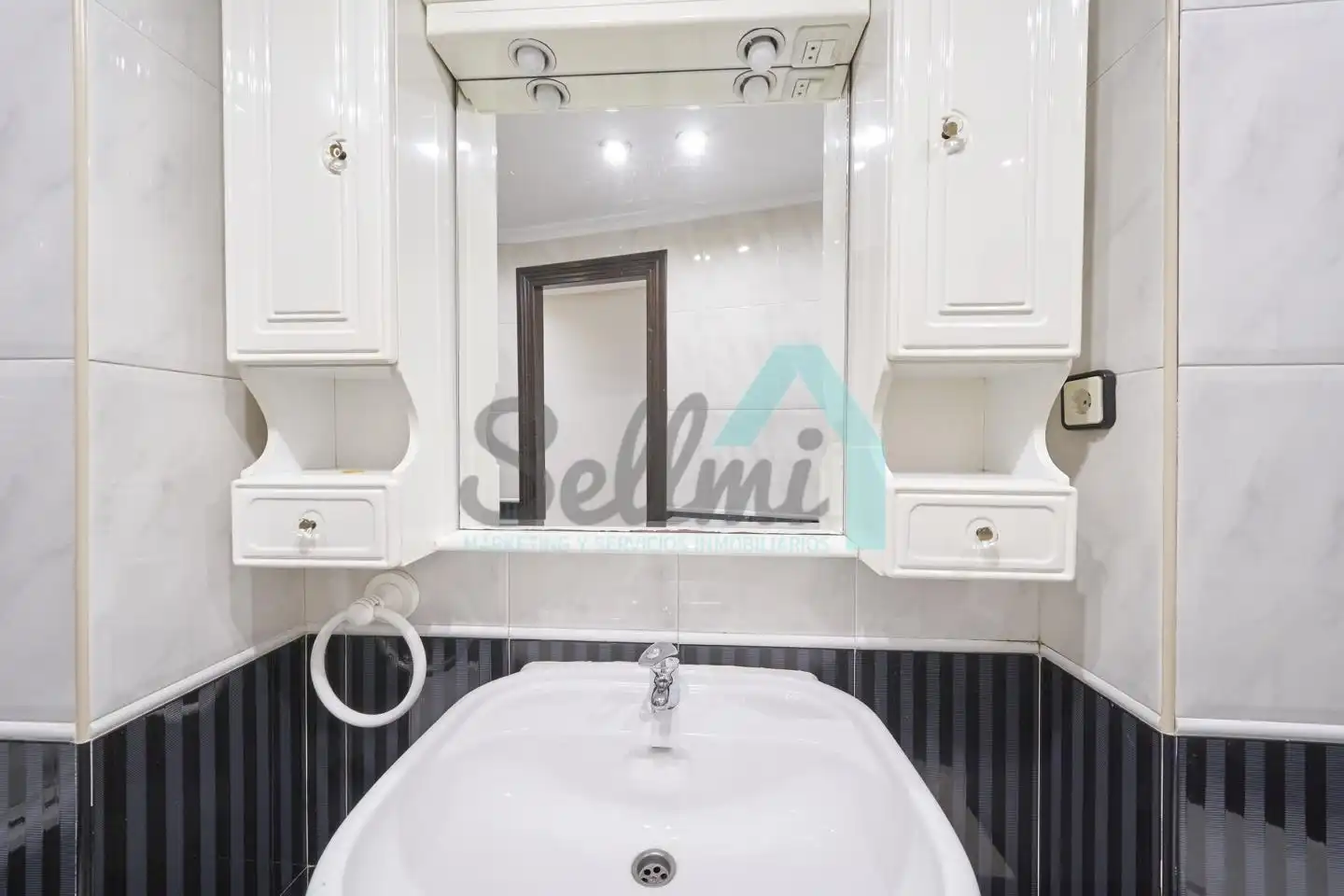 Flat for rent in Félix Aramburu, Auditorio - Seminario - Parque de Invierno