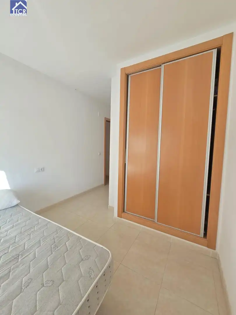 Wohnung zum Verkauf in Camarles mit Klimaanlage, Balkon und Gemeinschaftspool