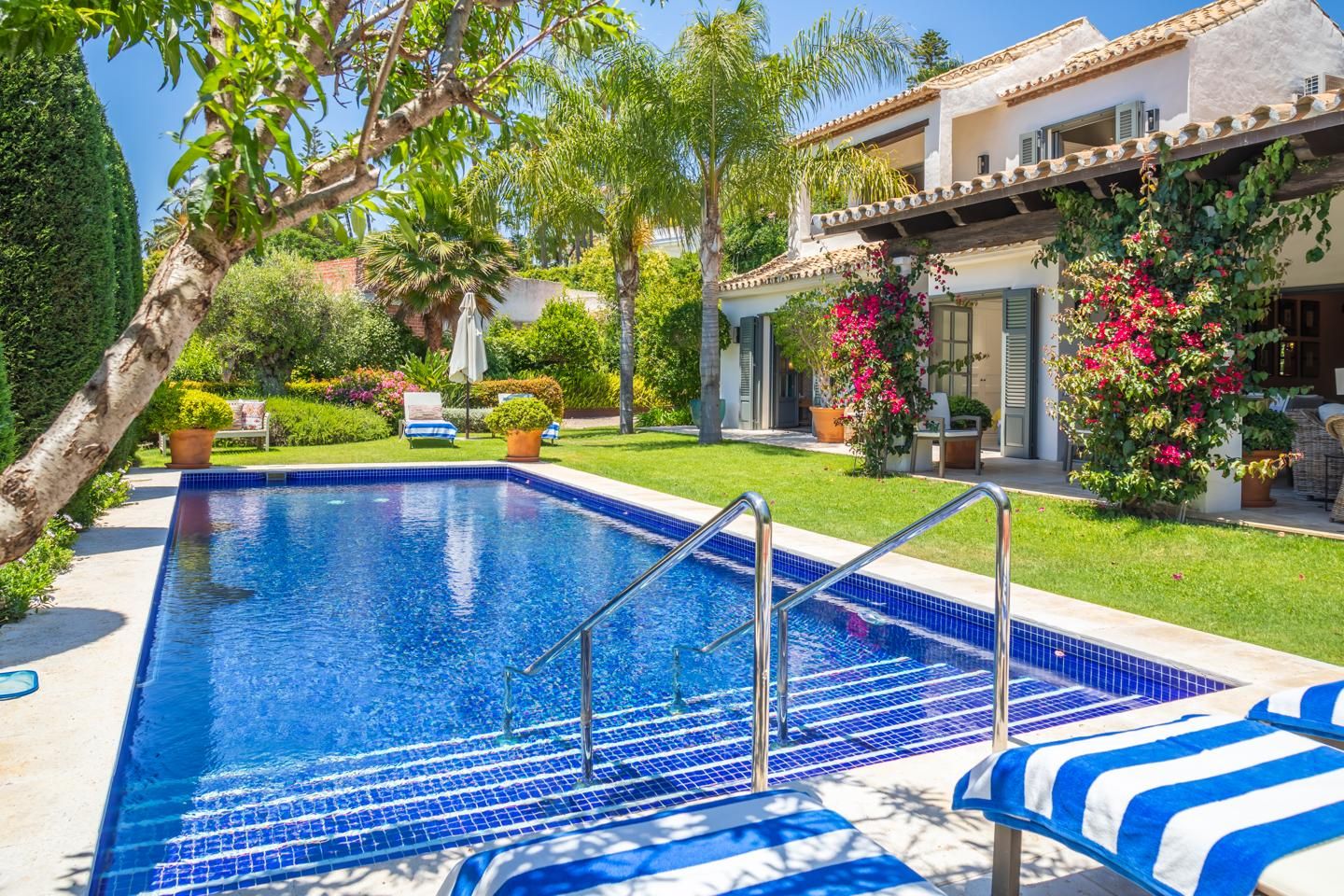 Swimming pool of House or chalet for sale in Estepona  with Air Conditioner, Private garden and Terrace