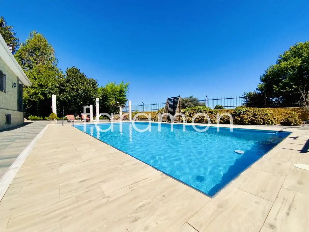 Piscina de Casa o chalet en venta en Carracedelo con Calefacción, Jardín privado y Terraza