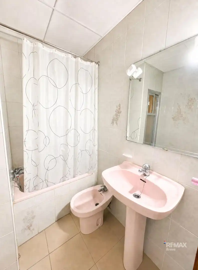 Bany de Apartament en venda en Girona amb Aire condicionat, Calefacció i Terrassa