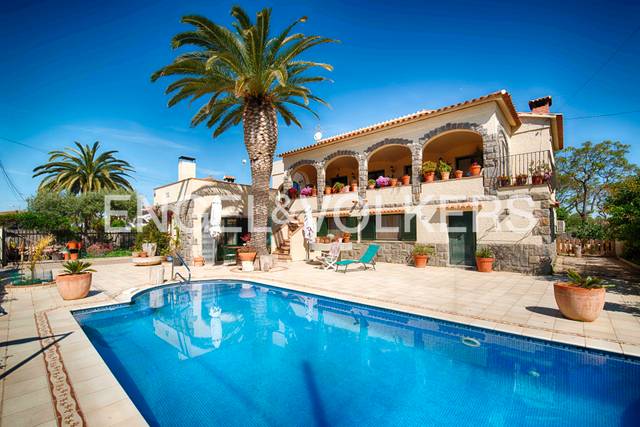 Casa-chalet en Venta en Carrer Requesens en Requesens