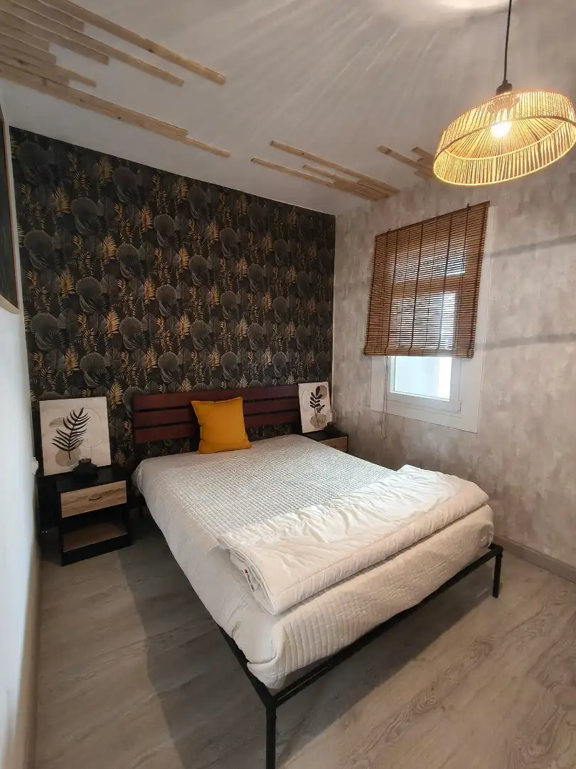 Dormitori de Apartament en venda en Cedeira amb Parquet, Moblat i Forn