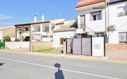 Vista exterior de Casa o xalet en venda en Fuente Vaqueros amb Terrassa i Balcó