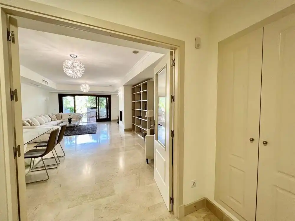 Ground floor for rent in Marbella  with Air Conditioner, Private garden and Terrace