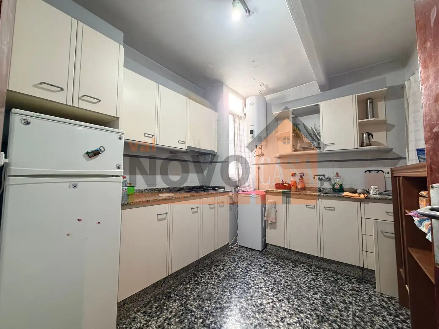 Kitchen of Flat for sale in Silla  with Storage room
