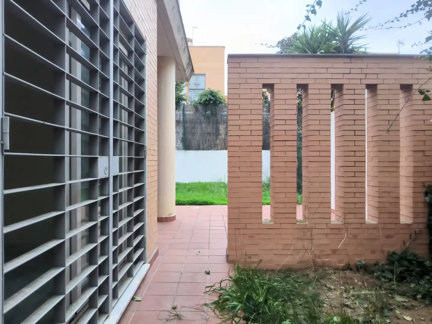 Vista exterior de Casa adosada en venta en Espartinas con Terraza