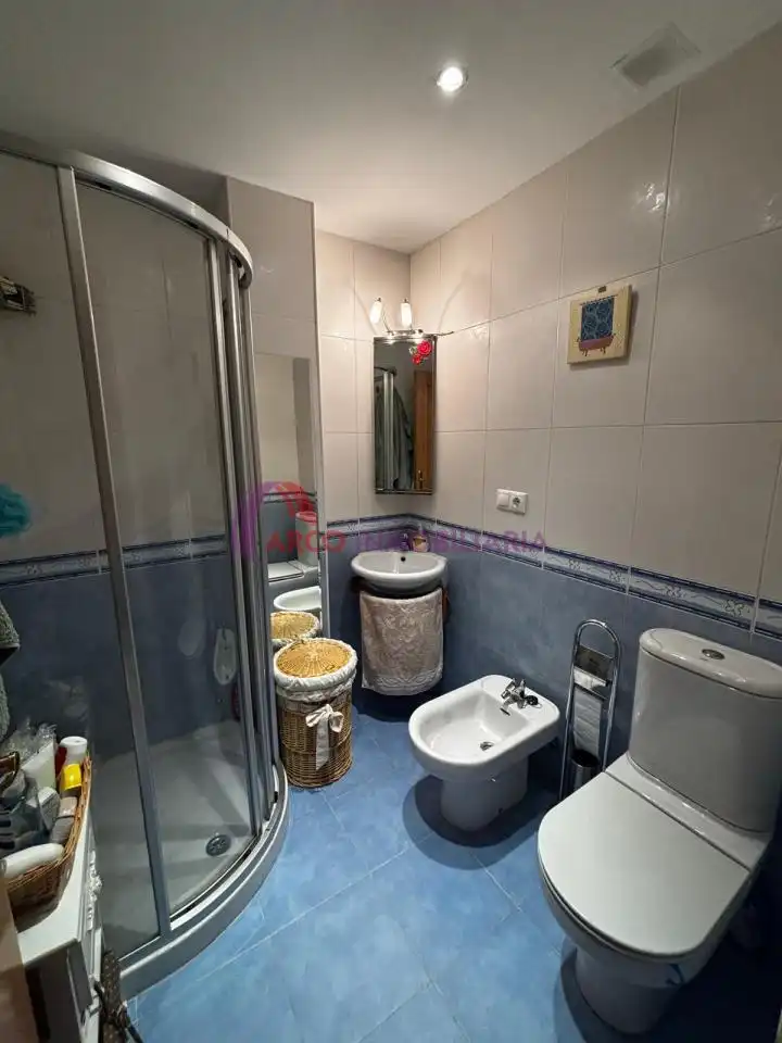 Badezimmer von Wohnung zum Verkauf in Burgos mit Heizung, Abstellraum und Möbliert