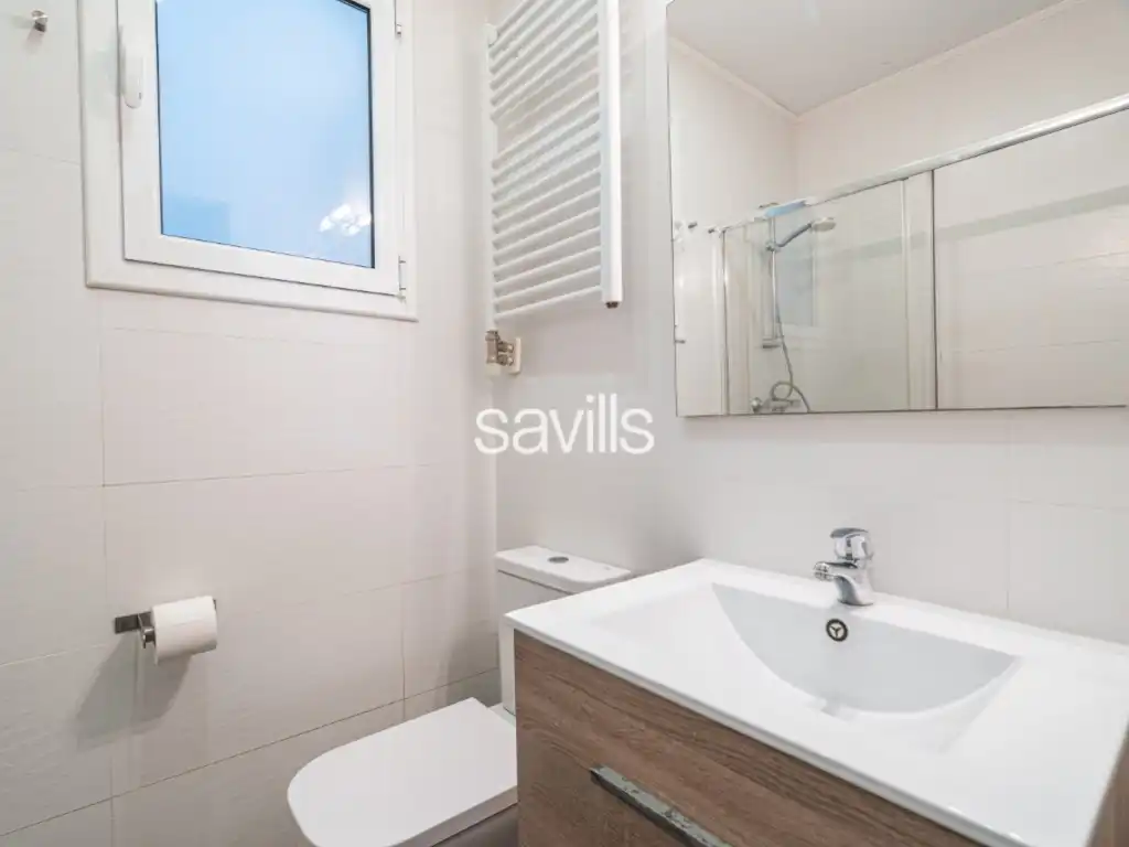 Baño de Apartamento en venta en Barcelona con Aire acondicionado, Horno y Balcón