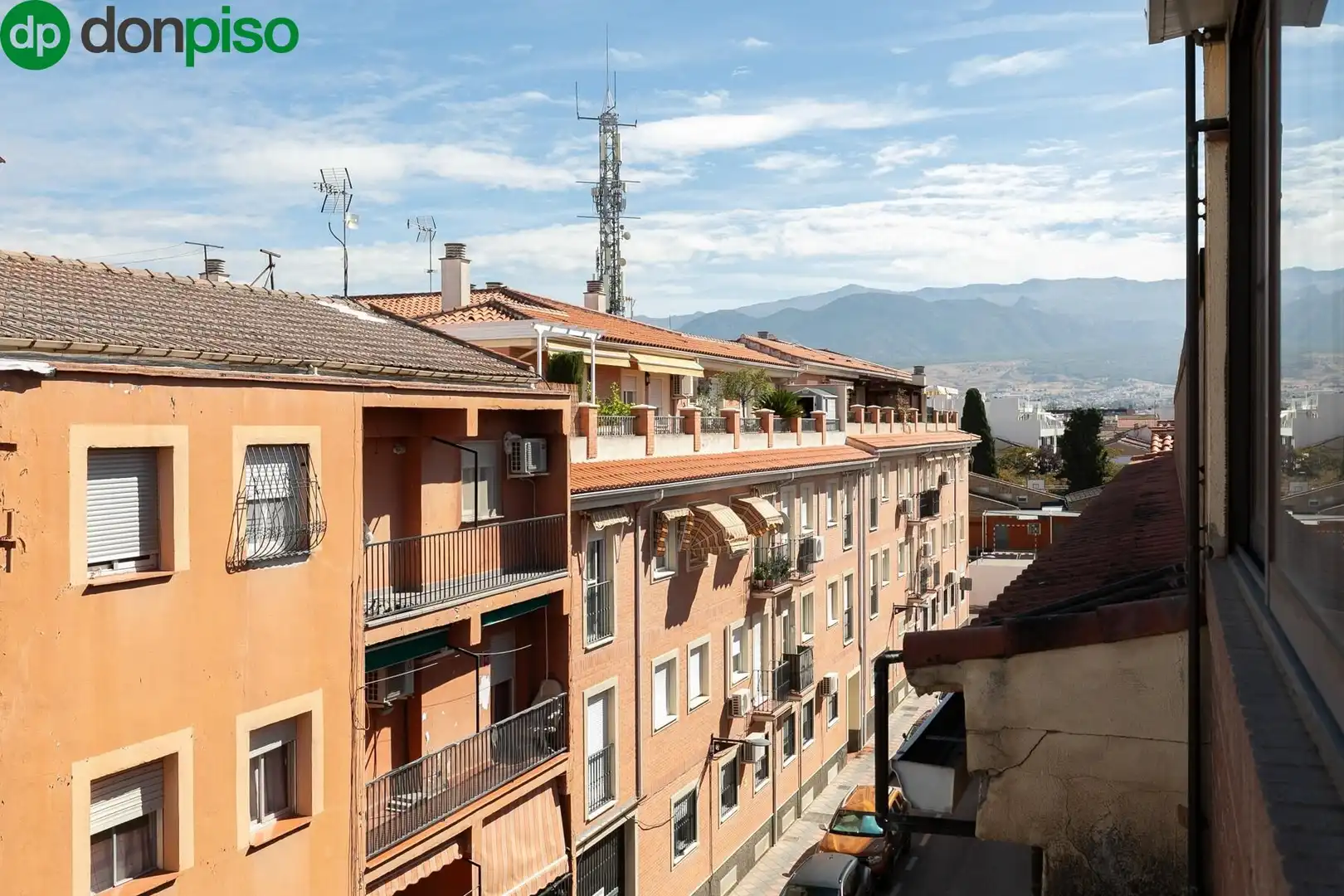 Vista exterior de Ático en venta en Armilla con Aire acondicionado, Terraza y Trastero