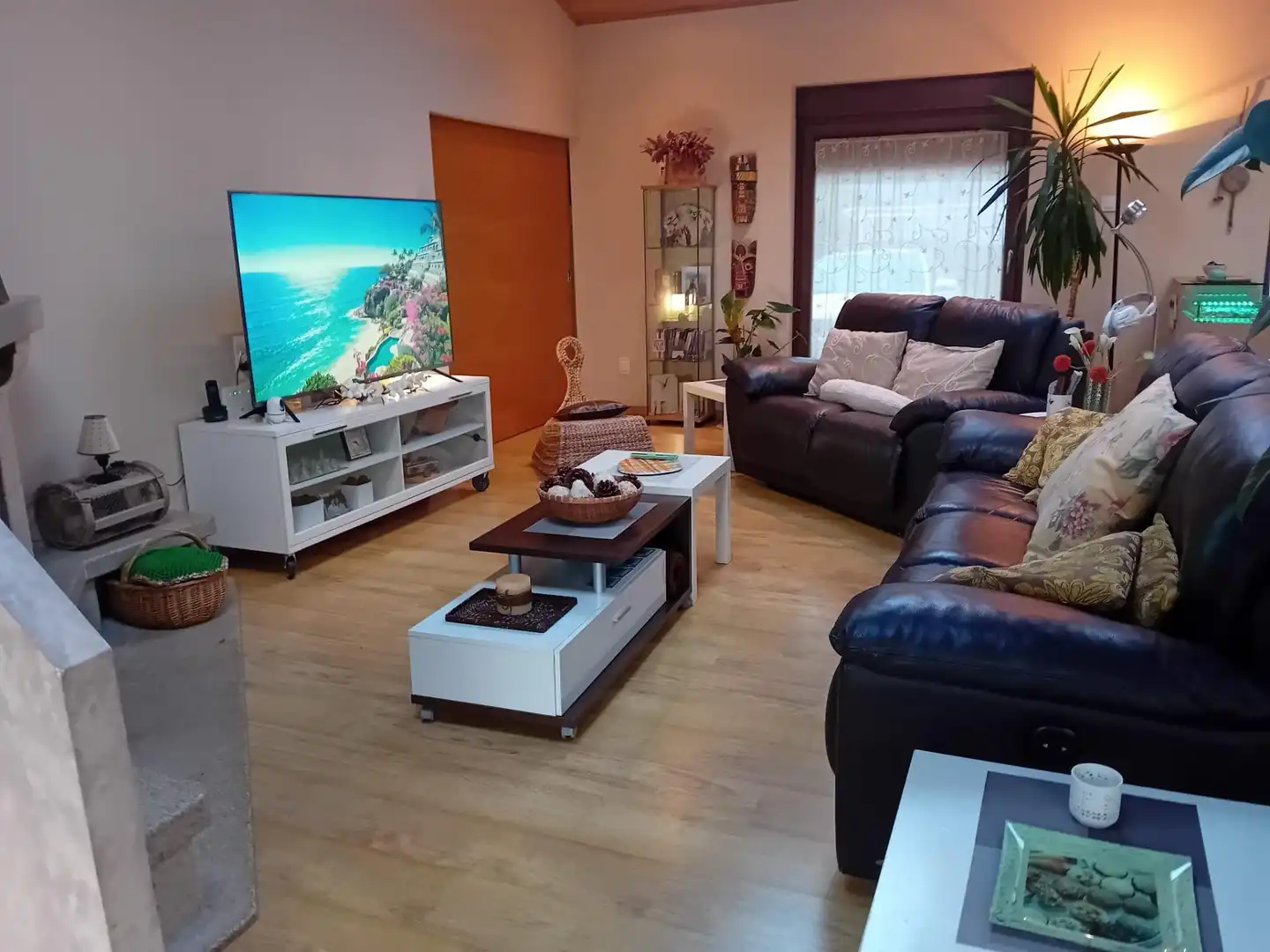 Sala de estar de Casa o chalet en venta en Carballo con Aire acondicionado, Calefacción y Jardín privado