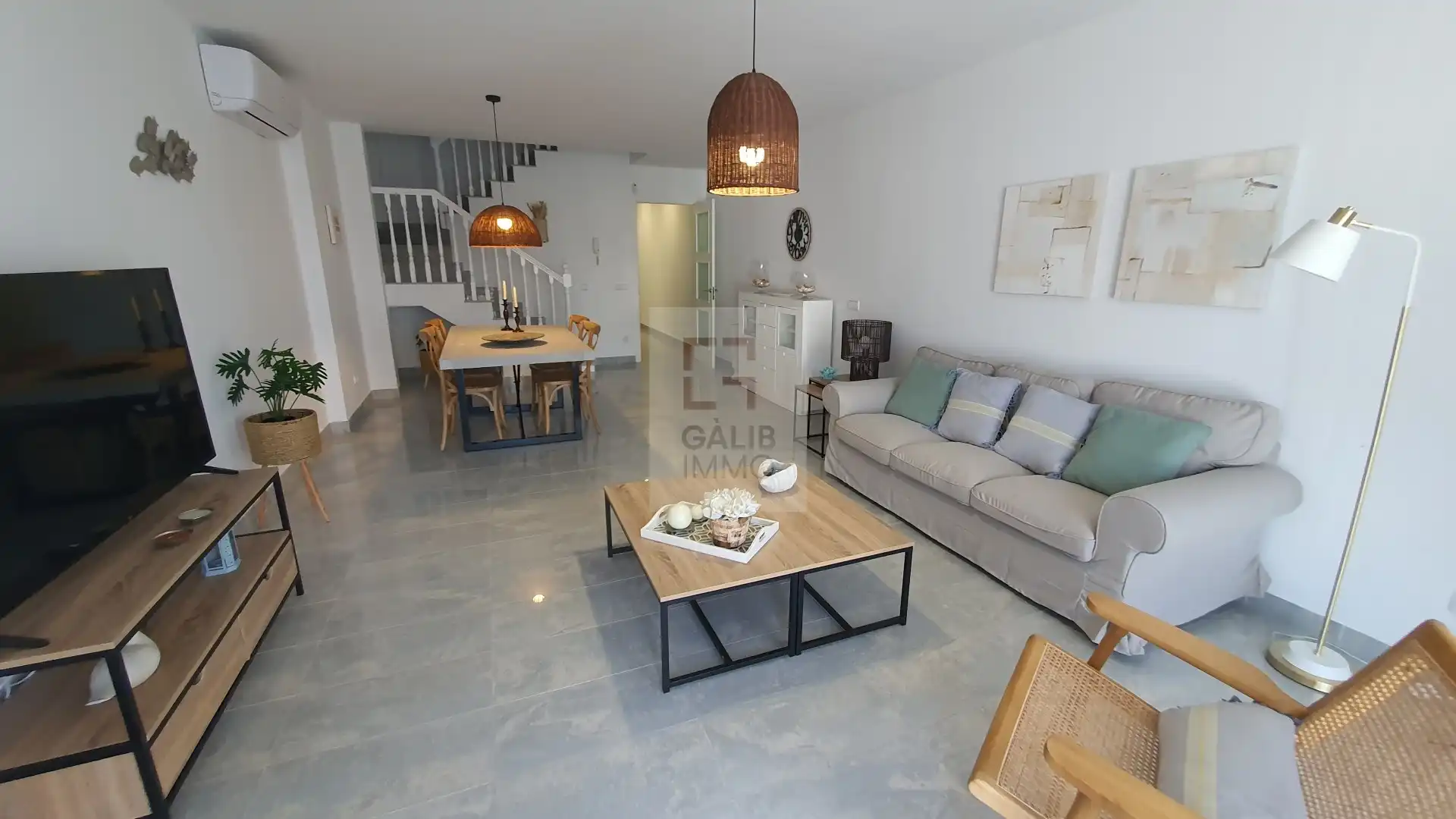 Wohnzimmer von Einfamilien-Reihenhaus zum Verkauf in Empuriabrava mit Klimaanlage, Terrasse und Möbliert