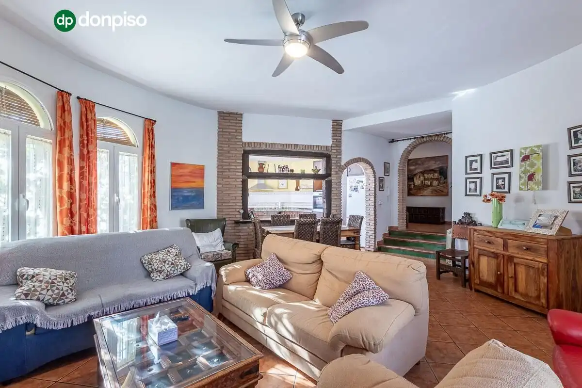 Chalet con piscina en venta en Calle del Arache 5, imagen 7