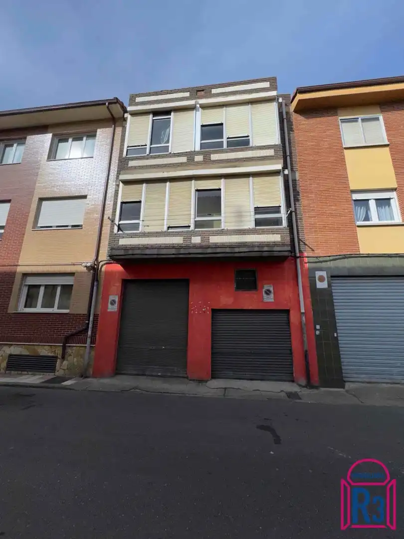 Exterior view of Buildings for sale in San Andrés del Rabanedo