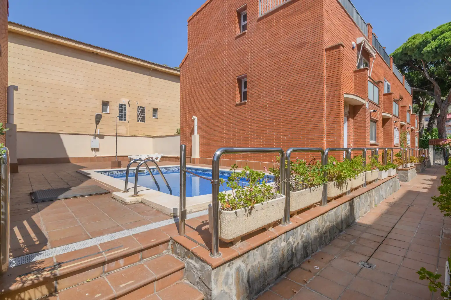 Piscina de Casa o xalet en venda en Castelldefels amb Aire condicionat, Calefacció i Terrassa
