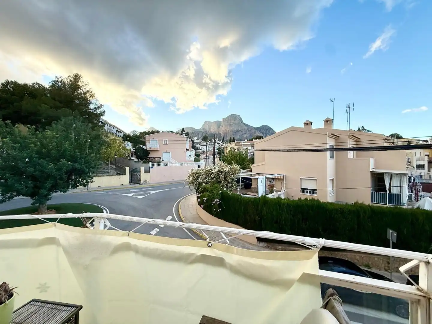 Vista exterior de Casa o chalet en venta en La Nucia con Aire acondicionado, Terraza y Trastero