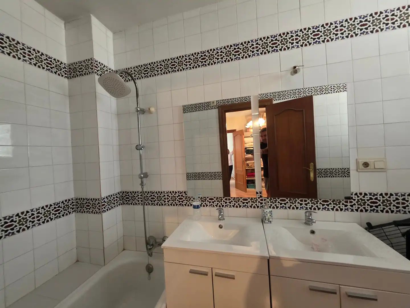 Badezimmer von Maisonette zum Verkauf in Peligros mit Klimaanlage, Terrasse und Ofen