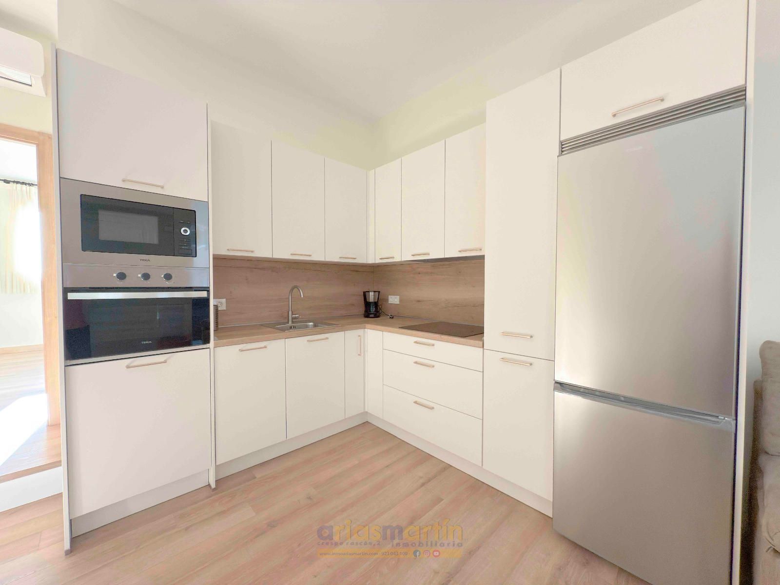 Cuina de Pis de lloguer en Salamanca Capital amb Calefacció, Moblat i Forn