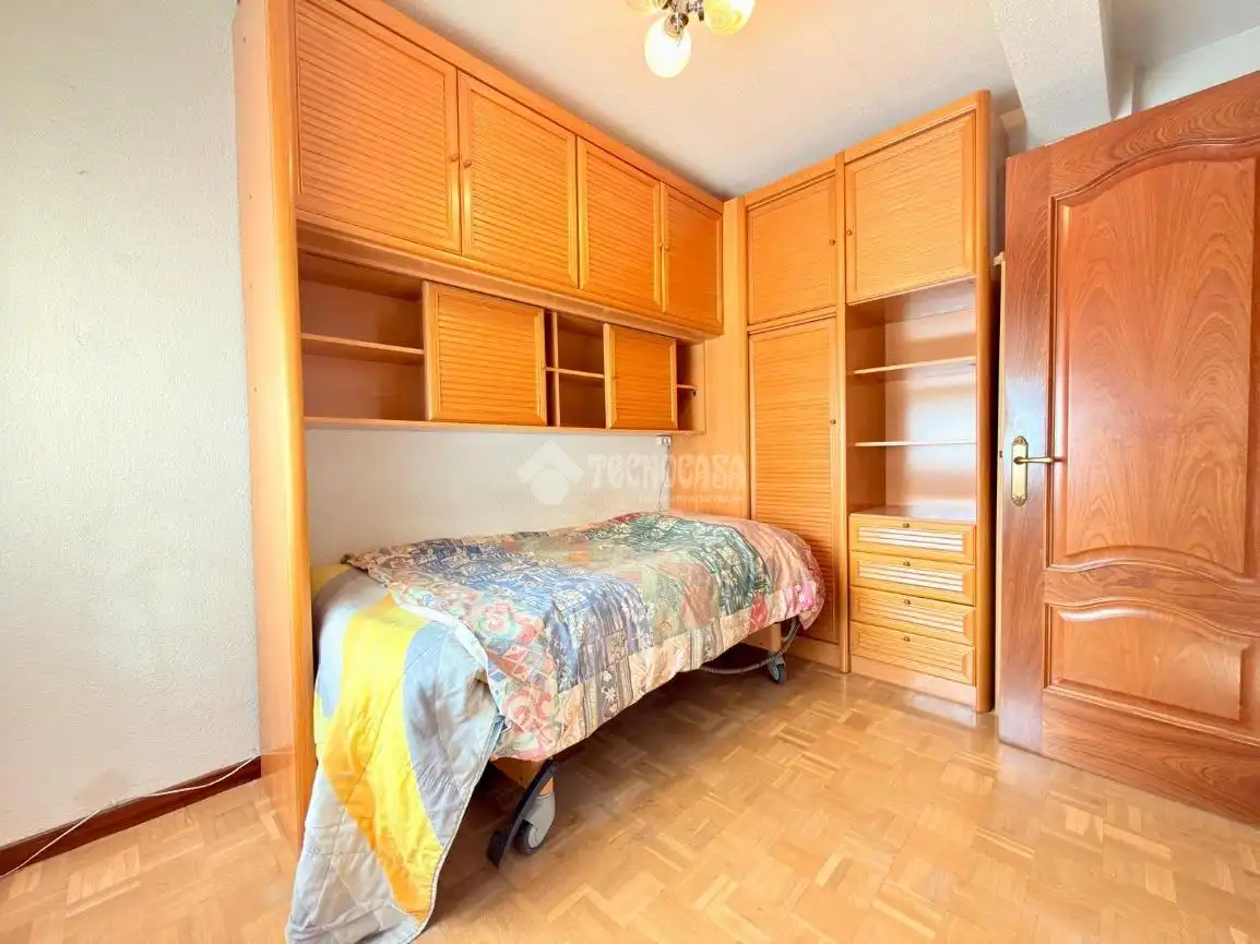 Habitación de Piso en venta en Madrid con Calefacción, Parquet y Terraza