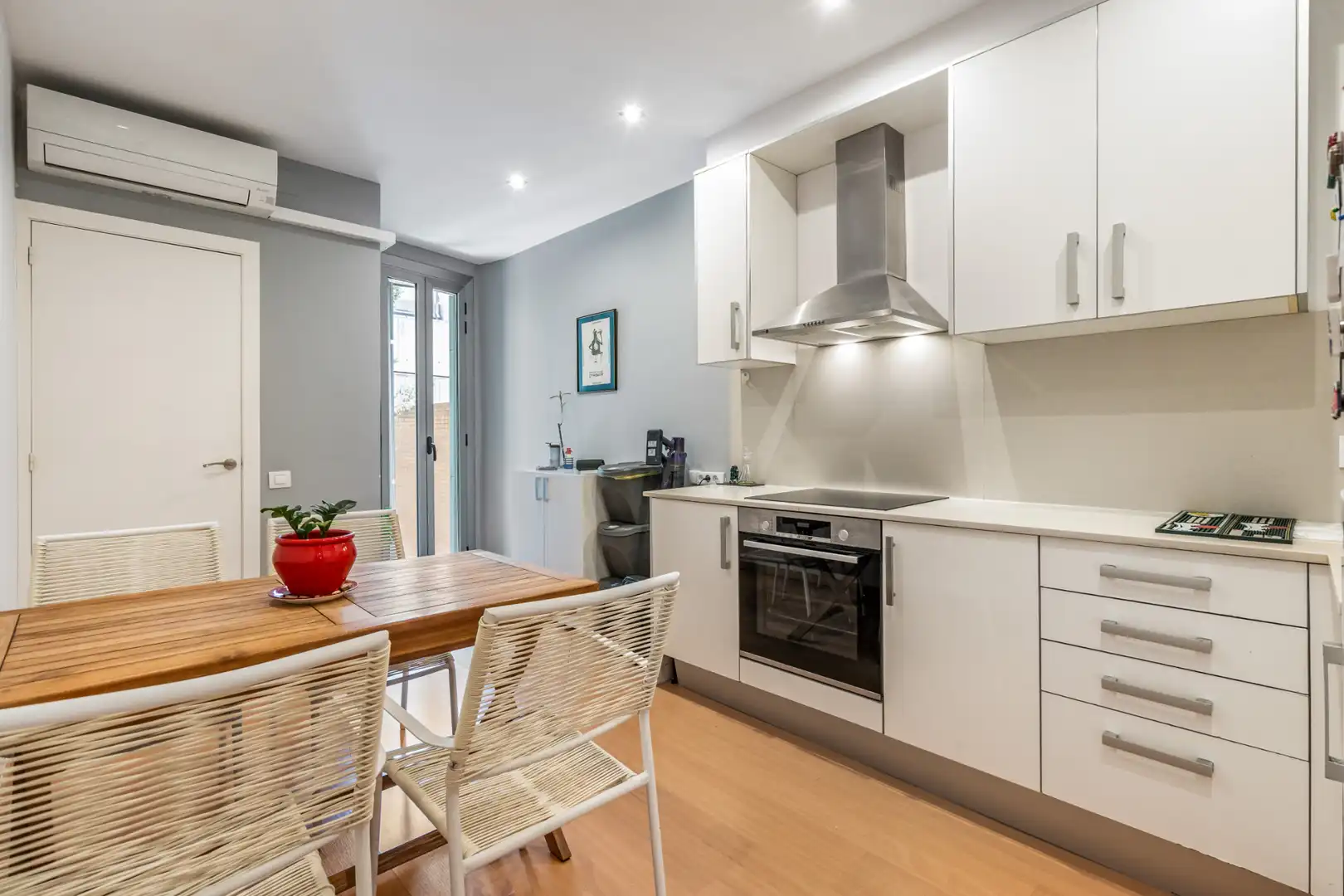 Küche von Wohnung zum Verkauf in Barcelona mit Klimaanlage, Heizung und Balkon