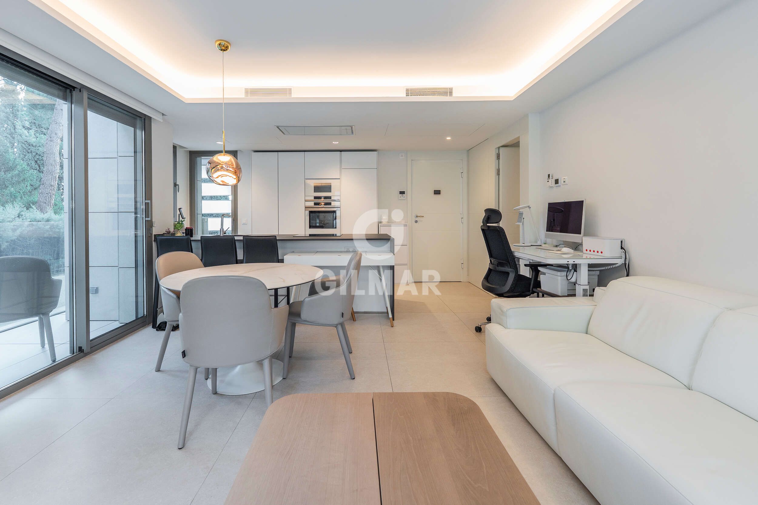 Sala d'estar de Pis en venda en  Madrid Capital amb Calefacció, Jardí privat i Traster