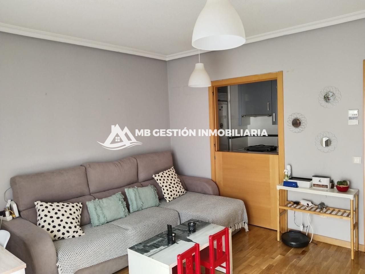 Sala d'estar de Pis en venda en Parla amb Aire condicionat, Calefacció i Parquet
