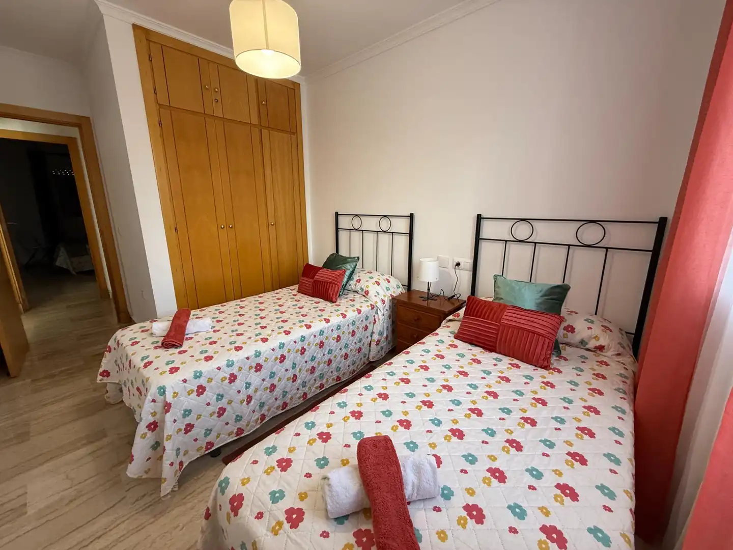 Dormitori de Apartament en venda en Chiclana de la Frontera amb Terrassa, Moblat i Piscina comunitària
