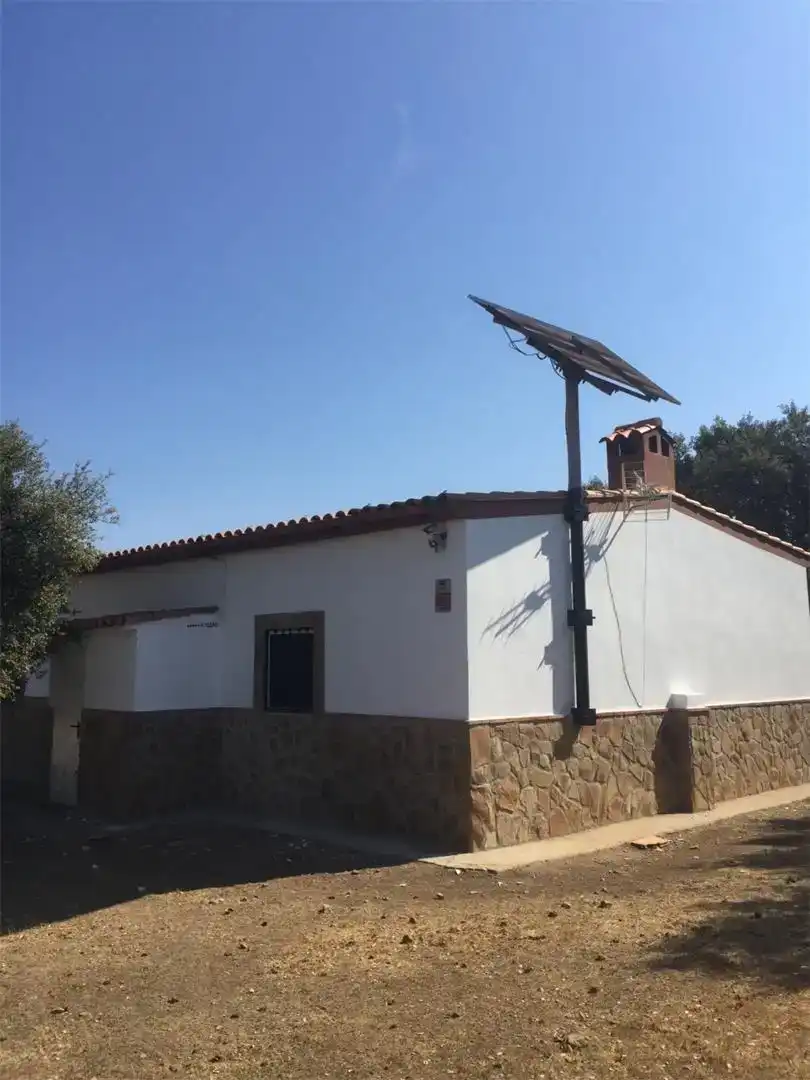 Vista exterior de Pis en venda en Talarrubias amb Jardí privat i Moblat