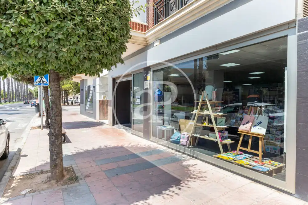 Piso en venta en Avinguda Cardenal Vicent Enrique I Tarancó, Piscinas