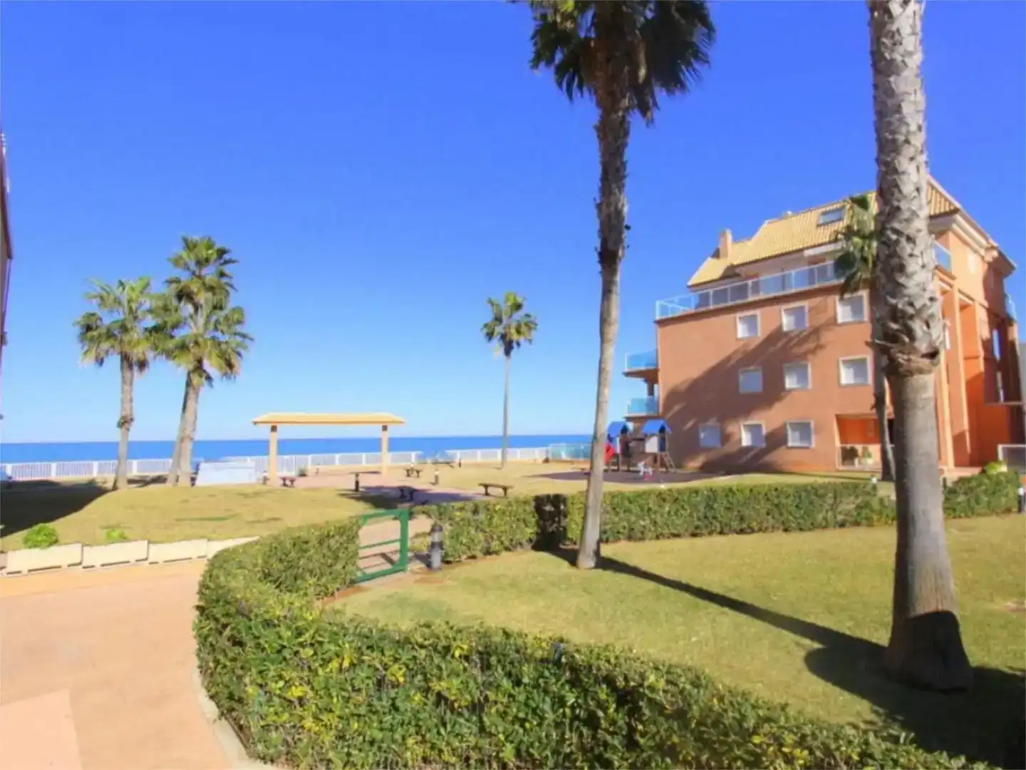 Vista exterior de Pis en venda en Dénia amb Aire condicionat, Piscina i Balcó
