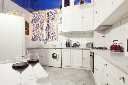 Cuina de Apartament de lloguer en  Barcelona Capital amb Aire condicionat, Calefacció i Moblat