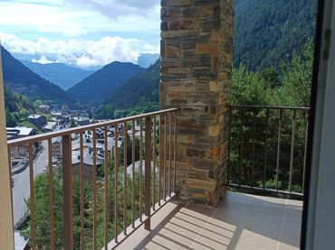Pis amb balcó en venda a Arinsal - Erts