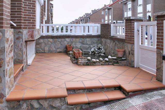 Casa adosada en Venta en Calle QUINTO CENTENARIO en Sector 3