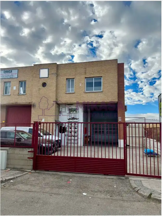 Außenansicht von Fabrikhallen zum Verkauf in Getafe