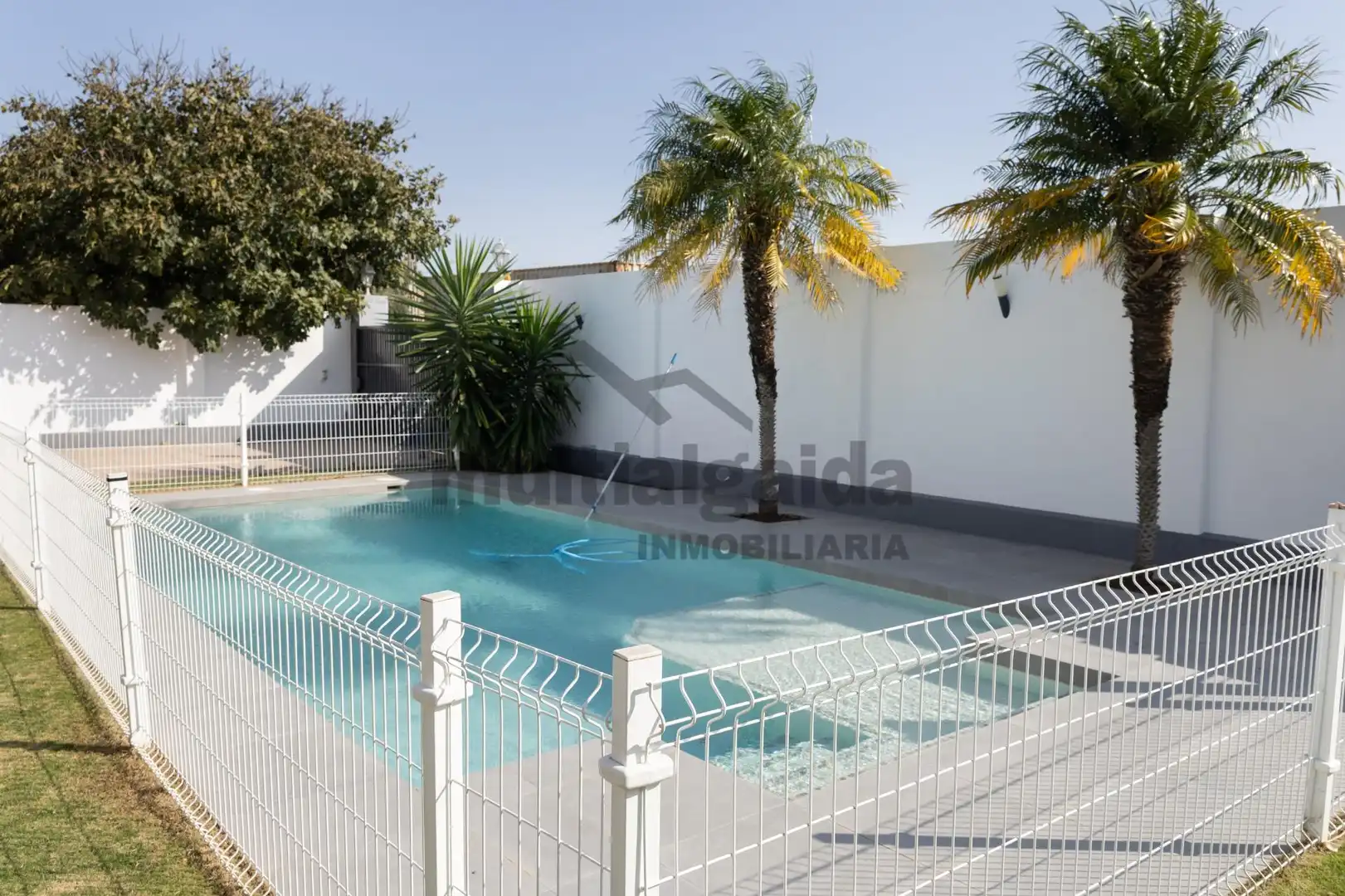 Piscina de Casa o xalet en venda en Sanlúcar de Barrameda amb Jardí privat, Terrassa i Traster