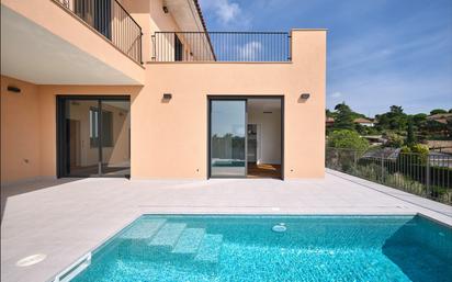 Swimming pool of House or chalet for sale in Sant Vicenç de Montalt  with Air Conditioner, Heating and Private garden