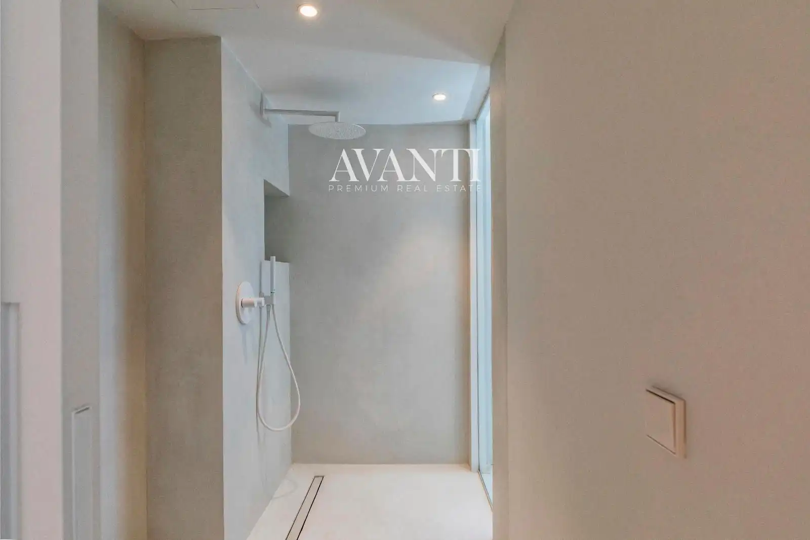 Bany de Àtic en venda en Girona amb Aire condicionat, Calefacció i Terrassa