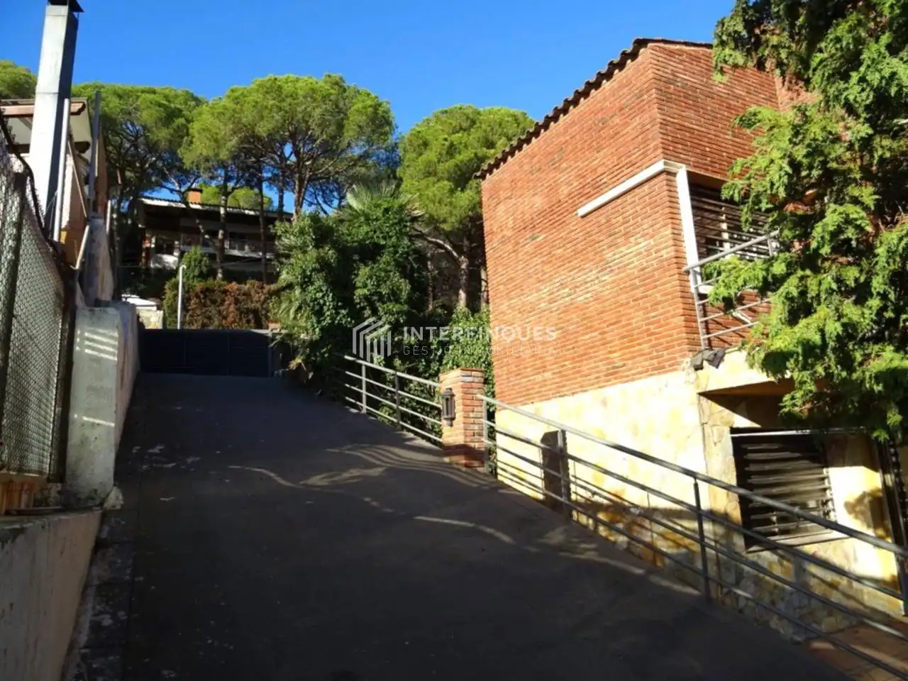 Vista exterior de Casa o xalet en venda en Premià de Dalt amb Calefacció, Jardí privat i Terrassa