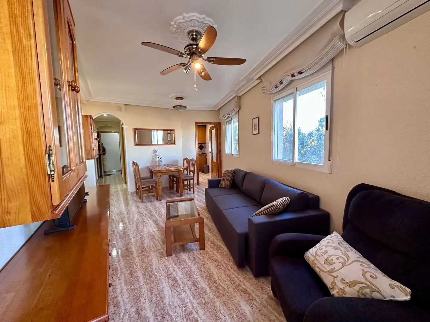 Living room of Flat for sale in Torrevieja  with Air Conditioner and Balcony