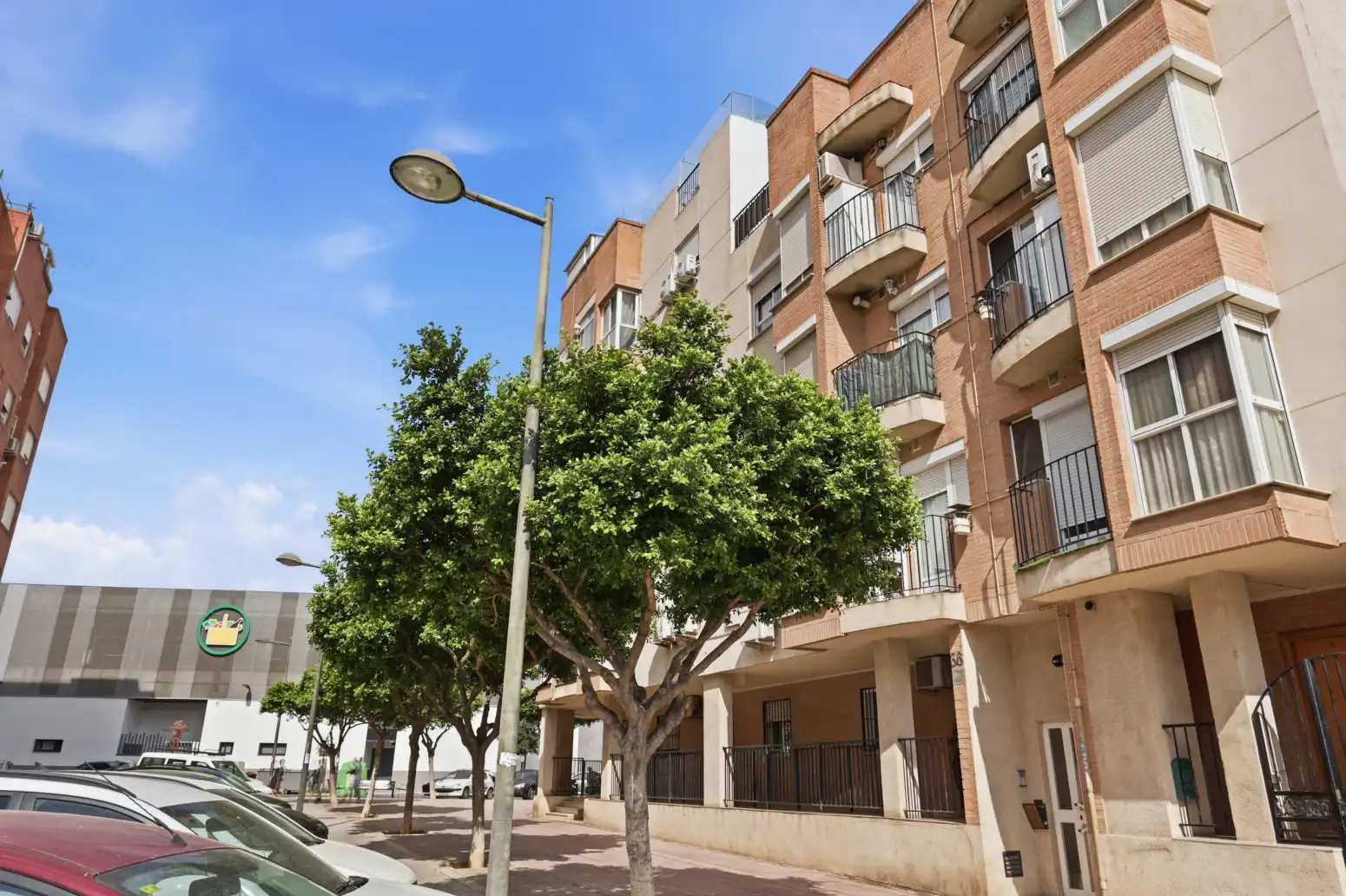 Außenansicht von Wohnung zum Verkauf in Alaquàs mit Klimaanlage, Terrasse und Abstellraum